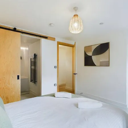 Leeds Oakwood Royale -leeds -2 Beds Apartment